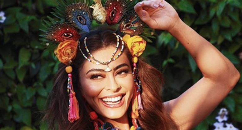 Juliana Paes posa de biquíni em praia paradisíaca de Noronha e agradece