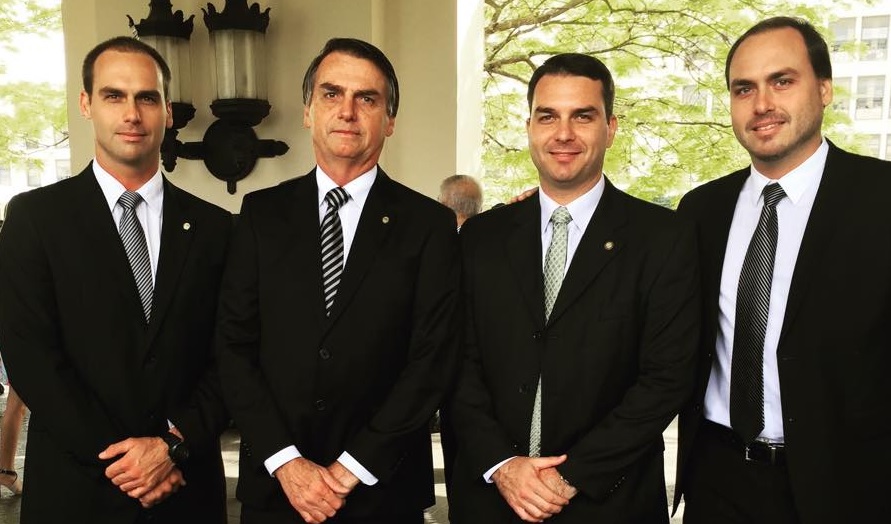 Resultado de imagem para PSL pede que PF avalie estender proteÃ§Ã£o a familiares de Bolsonaro