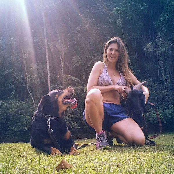 LÍVIA ANDRADE
