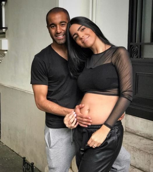 Lucas Moura Posa A Esposa Que Exibe Barriguinha De Tr S Meses De