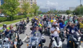 Bolsonaro participa de motociata ao lado de apoiadores nos EUA