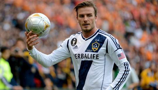 Milton Cruz afirmou em dezembro de 2010 que o São Paulo fez uma proposta para Beckham, que era do LA Galaxy