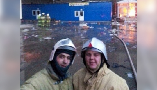 Bombeiros são investigados por selfie em incêndio que matou 17 pessoas na Rússia