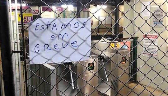 Estações de trens da CPTM, em São Paulo, amanheceram fechadas