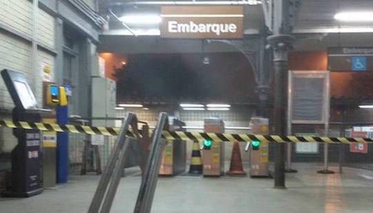 Estações de trens da CPTM, em São Paulo, amanheceram fechadas