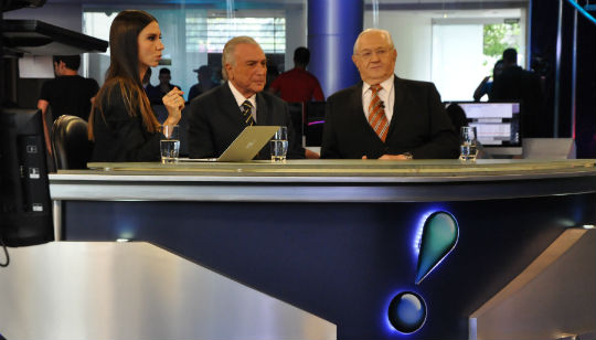 O político esteve na bancada do telejornal respondendo perguntas dos apresentadores Boris Casoy e Amanda Klein, e também do colunista Reinaldo Azevedo