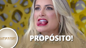 Polêmica, Andressa Urach revela por que bifurcou a língua: Serpente!