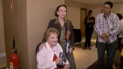 Com Parkinson, Eva Todor recebe carinho de colegas em evento