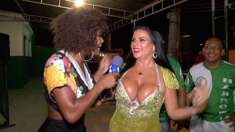 Solange Gomes esquece polmica com Porto da Pedra e vira musa da Santa Cruz