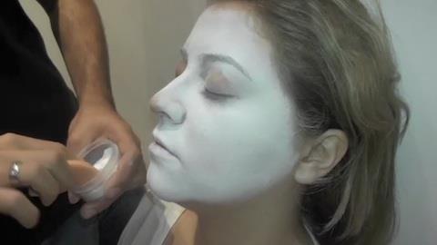 Aprenda a fazer maquiagem de caveira para comemorar o Halloween RedeTV!