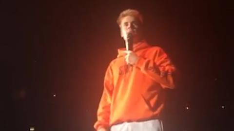 Justin Bieber se irrita com gritos de fs e deixa o palco durante show