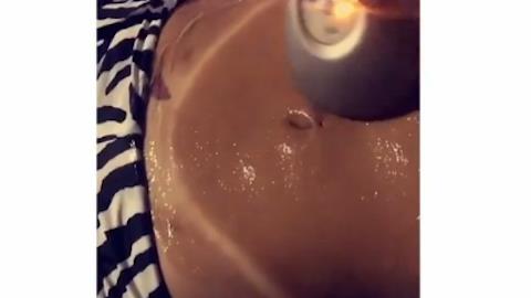 Mulher Melancia mostra marquinha do biqu�ni em v�deo com barriga lambuzada