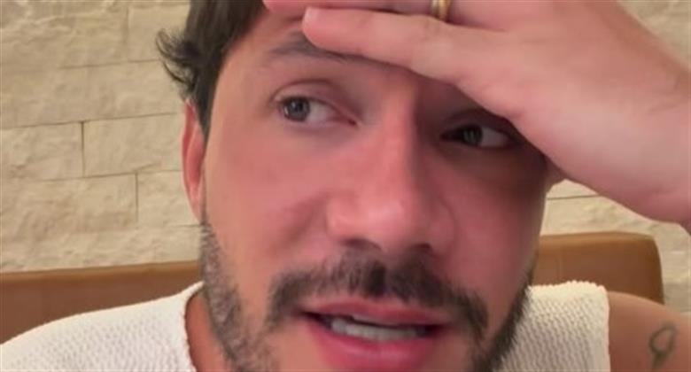 Eliezer sofre queimadura nos lábios após acidente doméstico: 'Eu sou muito burro'