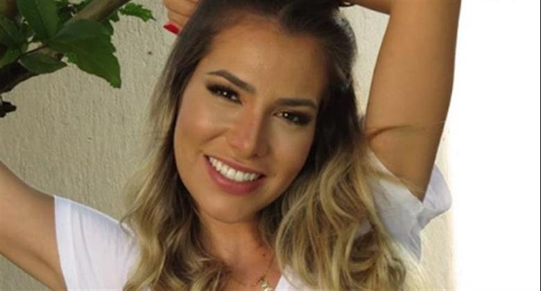 Adriana Sant'Anna mostra barriga um mês após dar à luz: 