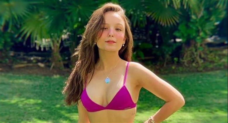 Larissa Manoela Mostra Corpão Em Foto De Biquíni E Fã Brinca Com