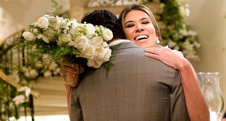 Alexandre Pato se declara para Rebeca Abravanel com foto do casamento e msica