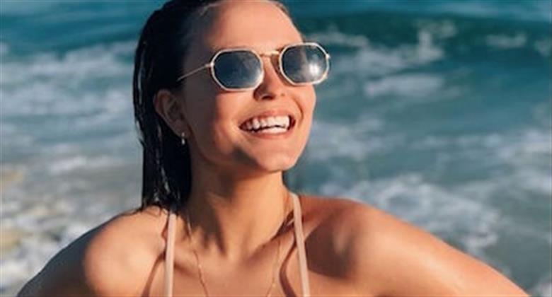 Larissa Manoela Posa De Biquíni Em Praia E Maisa Silva Pede Me Leva Redetv 2280