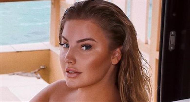 Musa plus size Ashley Alexiss exibe curvas ao posar nua em banheira RedeTV!
