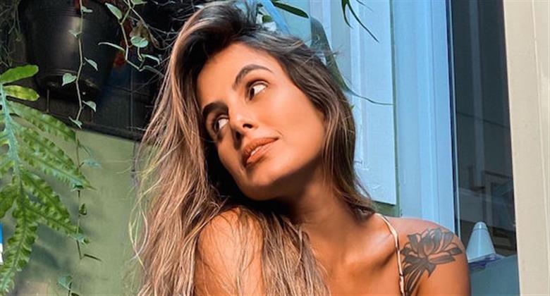 Ex Bbb Carol Peixinho Posa Com Biquíni De Oncinha E Exibe Boa Forma