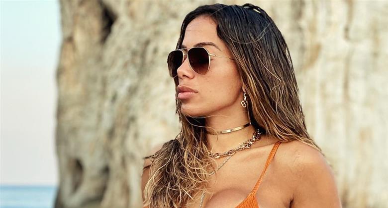 De Fio Dental Anitta Ostenta Corpão E Deixa Bumbum Em Evidência Durante Passeio De Barco Redetv