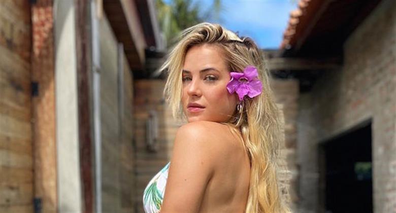 Ex BBB Gabi Martins ostenta bumbum avantajado à beira da piscina Paraíso RedeTV