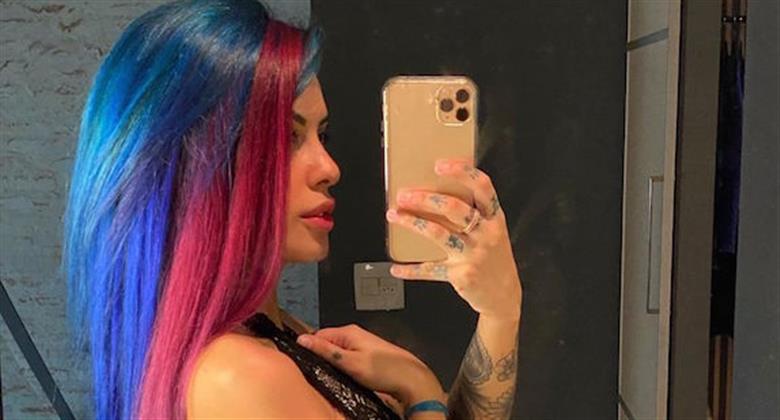 Tati Zaqui Mostra Bumbum Avantajado Em Selfie Com Body Fio Dental E