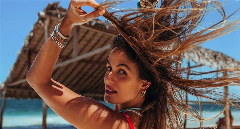 Carol Peixinho Ostenta Bumbum Empanado Ao Posar De Biqu Ni Fio Dental Em Praia Redetv