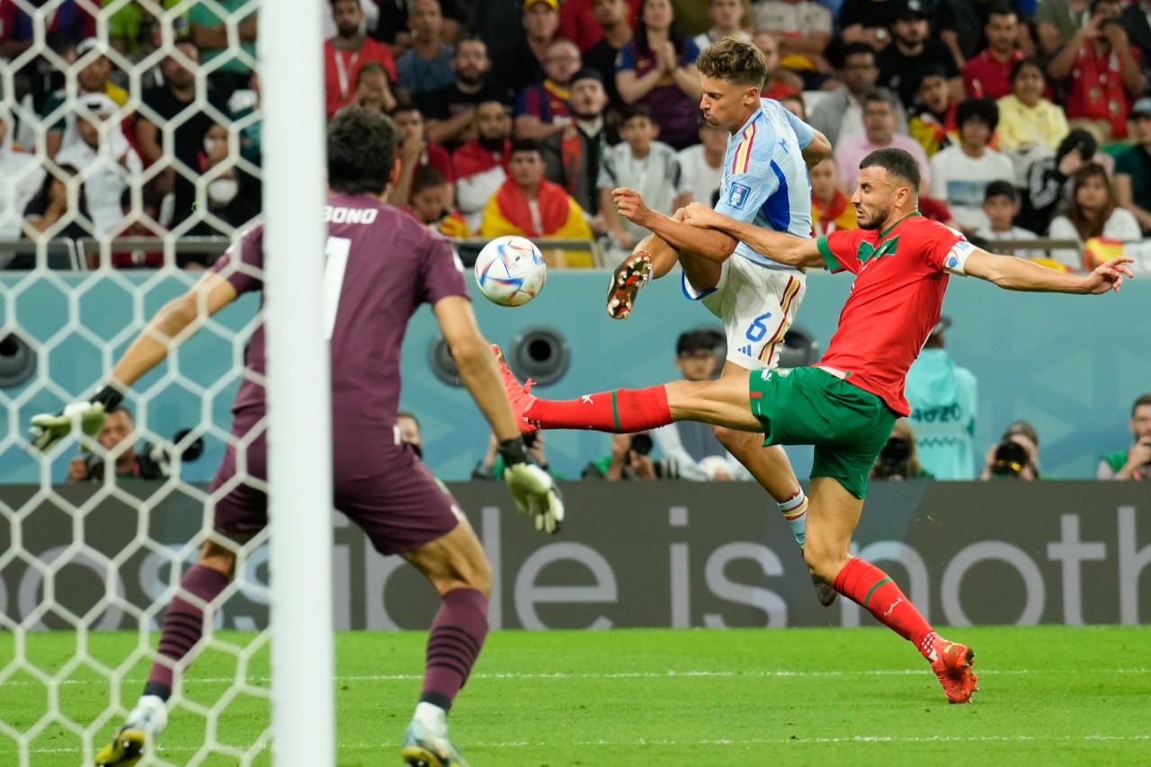 Goleiro do Sevilla brilha nos pênaltis e Marrocos elimina Espanha