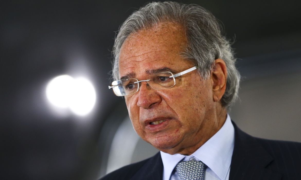 Guedes: Auxílio emergencial pode ser renovado se pandemia continuar