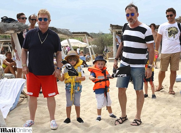 Filhos De Elton John Fazem Sucesso Em Praia De St Tropez RedeTV