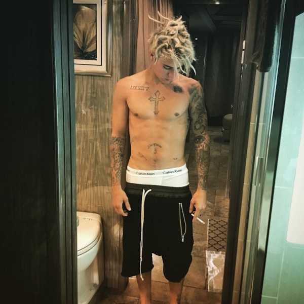 Justin Bieber Posta Foto Sem Camisa Ganha Elogio De Fã Brasileira Redetv 