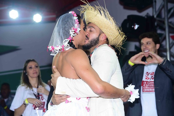Gracyanne Barbosa Quase Mostra Demais Em Casamento Caipira Com Belo Redetv 9915