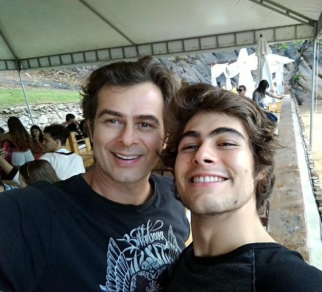 Internautas se surpreendem com semelhança entre Rafa Vitti e o pai, João Vitti RedeTV!