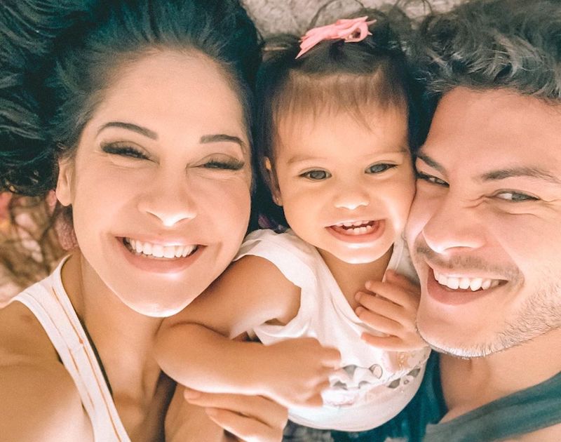 Maíra Cardi é associada ao ex-marido Arthur Aguiar em site de