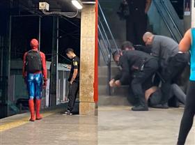 'Homem-Aranha' e 'Batman' trocam socos em metrô