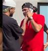 Zé Felipe joga celular de amigo na piscina