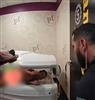 Homem se esconde nu em cabine de bronzeamento