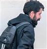 Homem invade casa e toma café antes de roubar família
