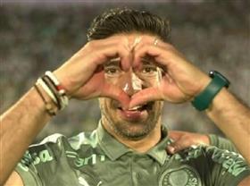 Abel Ferreira se emociona com homenagem de torcedor antes da final