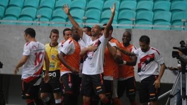 Campeonato Baiano: Vitória se aproxima do título ao marcar 7 contra o Bahia