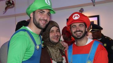 Higuaín se veste de 'Luigi' em festa à fantasia com jogadores do Napoli