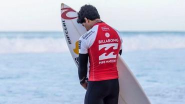 Na briga pelo bicampeonato mundial de surfe, Medina pede proteção divina