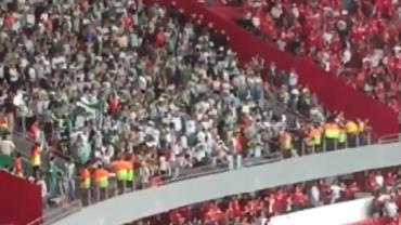 Vídeo publicado pelo Inter mostra torcedores do Juventude jogando cadeiras em colorados