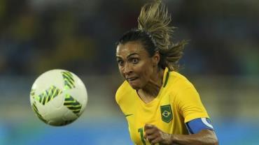 Marta agradece carinho e pede apoio à seleção masculina de futebol