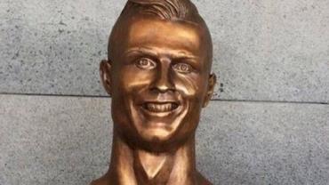 Estátua de Cristiano Ronaldo em aeroporto gera memes na web