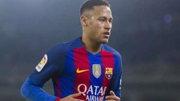 Neymar vai permanecer no Barcelona, que está tranquilo com situação, diz jornal espanhol