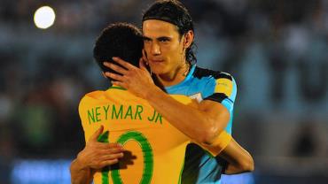 Cavani desmente problema com Neymar: "Coisas normais do futebol"