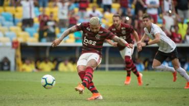 Flamengo vira contra o Athletico-PR no Maracanã
