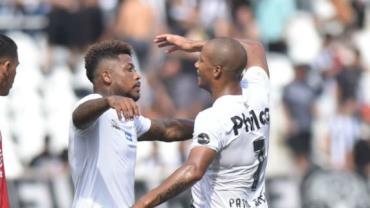 Santos vence Botafogo e empata com Palmeiras na liderança do Brasileirão