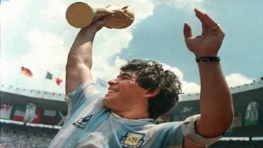Pelé lamenta morte de Maradona: "Um dia, eu espero que possamos jogar bola juntos no céu"